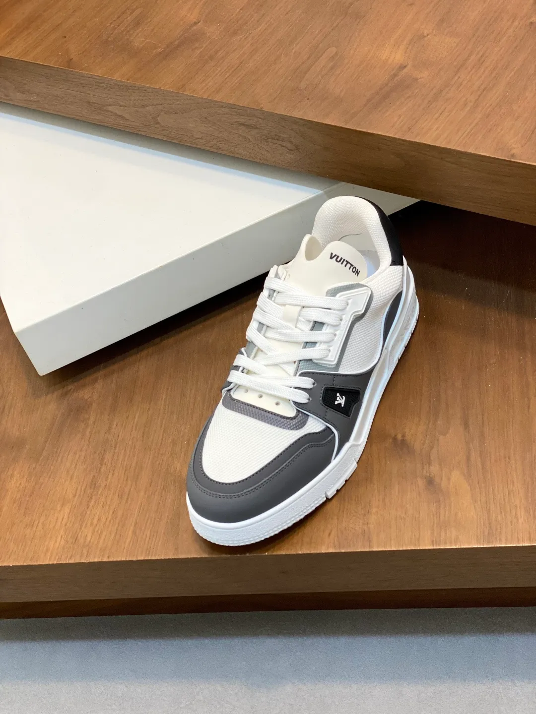 Men's shoes 💰900 Loui* Vuitto* - Louis ** donkey house New color matching men's trainer sneakers, this LV Trainer sneaker is made of calfskin and breathable mesh, showing pure colors, the #54 logo on the back traces the brand's birth in 1854, the designer's handwritten brand logo embellishes one side, designed by Virgil Abloh himself, a very commemorative sneaker, the new lv Louis Vuitton loui* vuitto* trainer sneaker low casual sports culture versatile basketball sneakers Size: 39-44 (customized at 38.45)